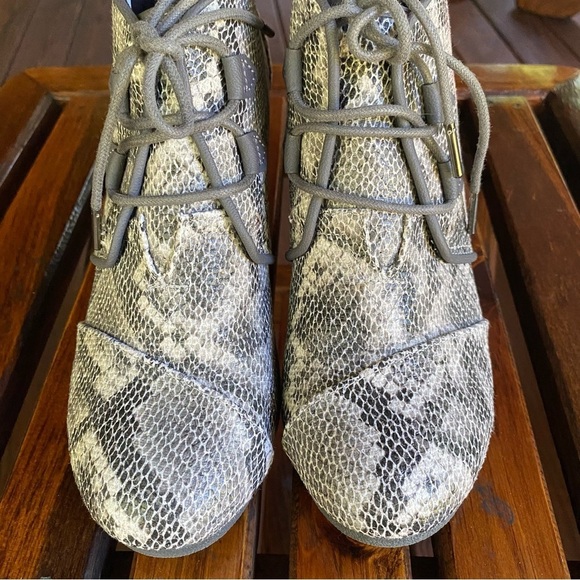 TOMS Lace up Ankle Wedge Booties - Picture 4 of 8